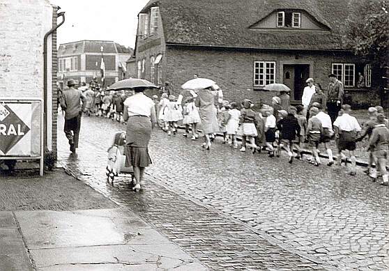 1959 Kindervogelschießen, Umzug durch die Norderstraße